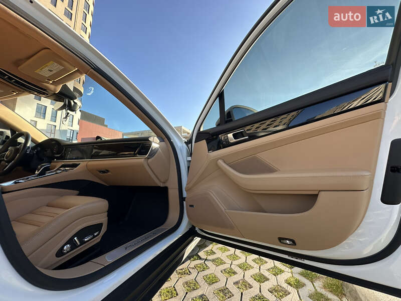 Фастбек Porsche Panamera 2017 в Львові