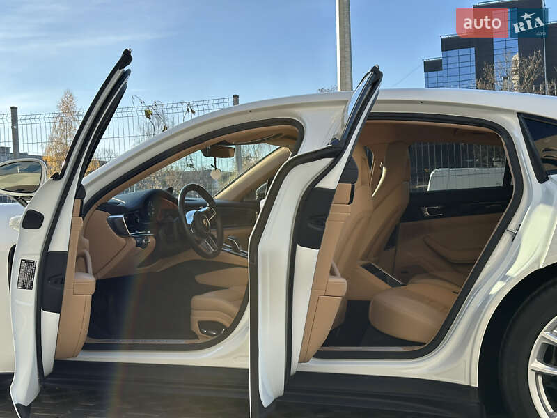 Фастбек Porsche Panamera 2017 в Львові