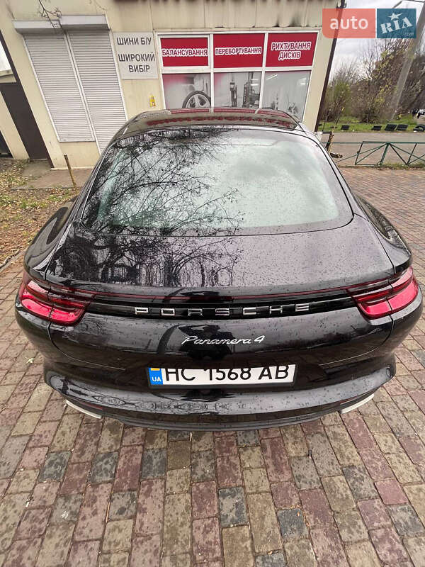 Фастбэк Porsche Panamera 2018 в Львове