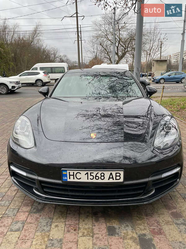Фастбэк Porsche Panamera 2018 в Львове