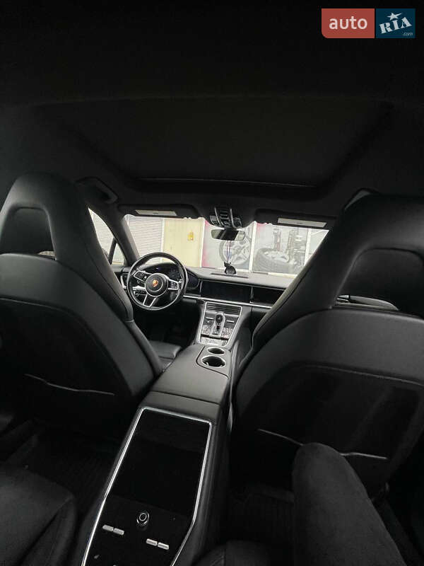 Фастбэк Porsche Panamera 2018 в Львове