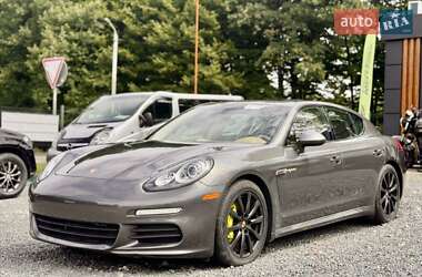 Фастбэк Porsche Panamera 2014 в Киеве