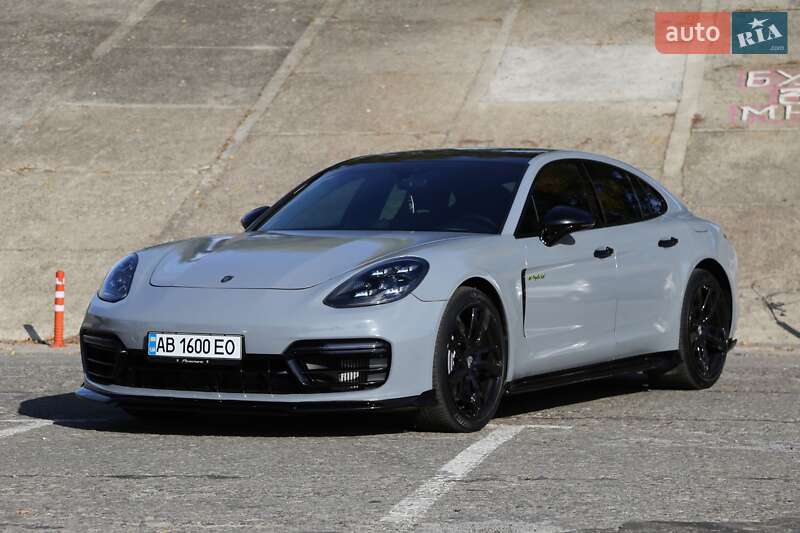 Фастбэк Porsche Panamera 2019 в Киеве