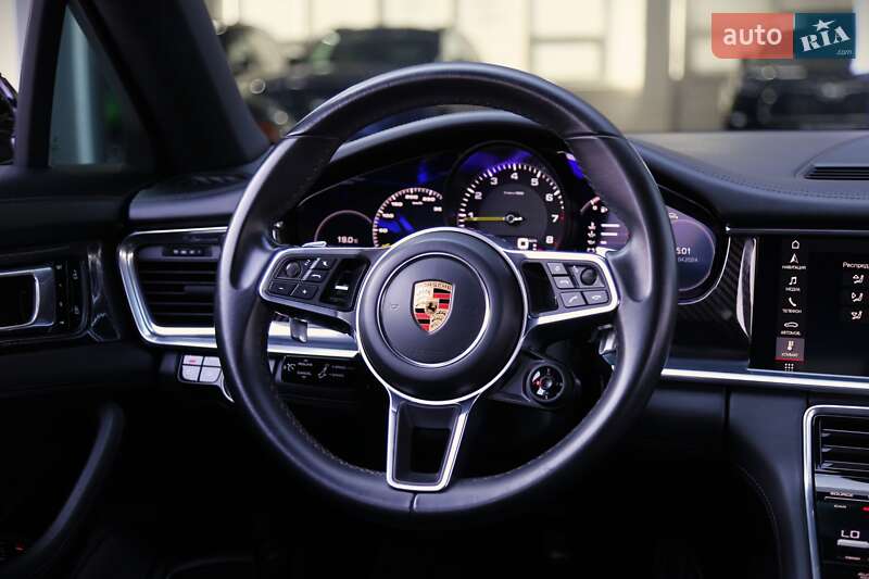Фастбэк Porsche Panamera 2019 в Киеве