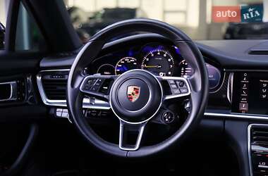 Фастбэк Porsche Panamera 2019 в 