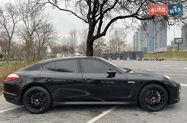 Фастбэк Porsche Panamera 2011 в Киеве