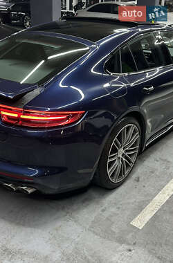 Фастбэк Porsche Panamera 2018 в 