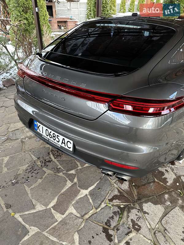 Фастбэк Porsche Panamera 2013 в Ворзеле