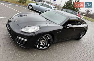 Фастбэк Porsche Panamera 2014 в Киеве