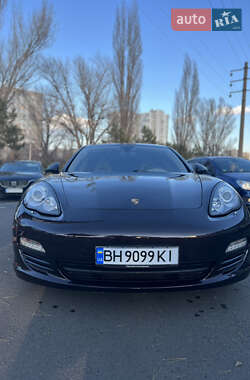 Фастбэк Porsche Panamera 2012 в Одессе