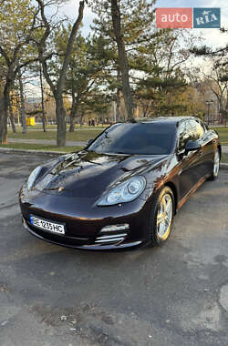 Фастбэк Porsche Panamera 2012 в 