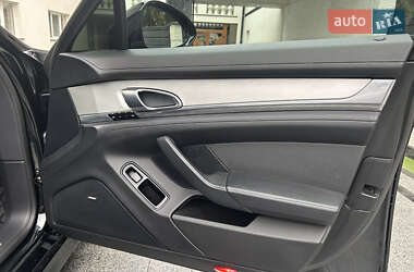 Фастбэк Porsche Panamera 2011 в 