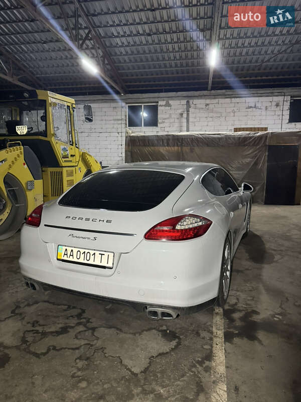 Фастбэк Porsche Panamera 2010 в Киеве