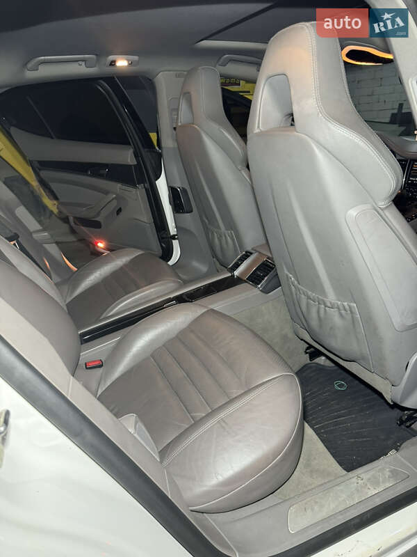 Фастбэк Porsche Panamera 2010 в Киеве