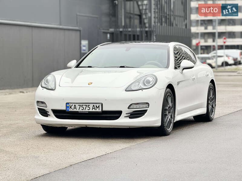 Фастбек Porsche Panamera 2011 в Києві