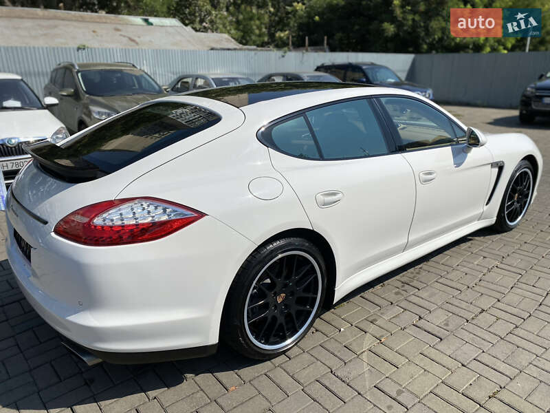 Фастбек Porsche Panamera 2012 в Одесі