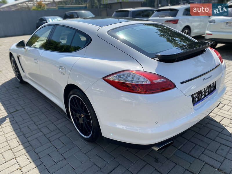 Фастбек Porsche Panamera 2012 в Одесі
