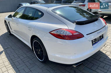 Фастбэк Porsche Panamera 2012 в 