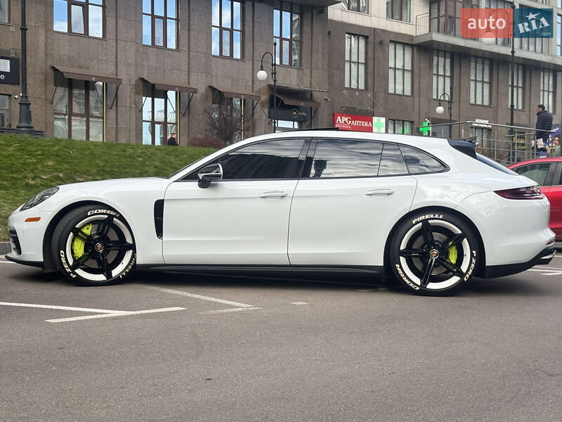 Фастбэк Porsche Panamera 2017 в Киеве