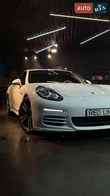 Фастбек Porsche Panamera 2013 в Києві