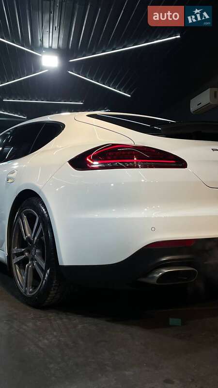 Фастбек Porsche Panamera 2013 в Києві