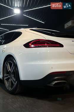 Фастбек Porsche Panamera 2013 в Києві