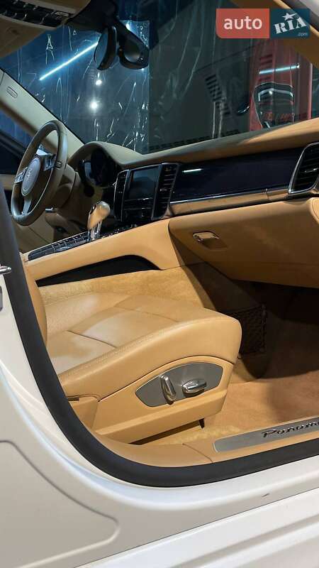 Фастбек Porsche Panamera 2013 в Києві