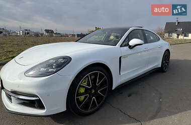 Фастбэк Porsche Panamera 2018 в 