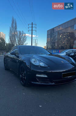 Фастбэк Porsche Panamera 2012 в Одессе