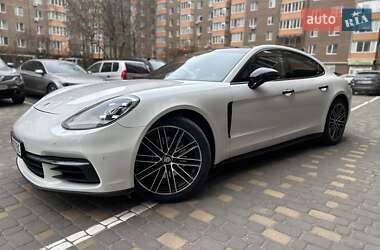 Фастбек Porsche Panamera 2018 в Вінниці