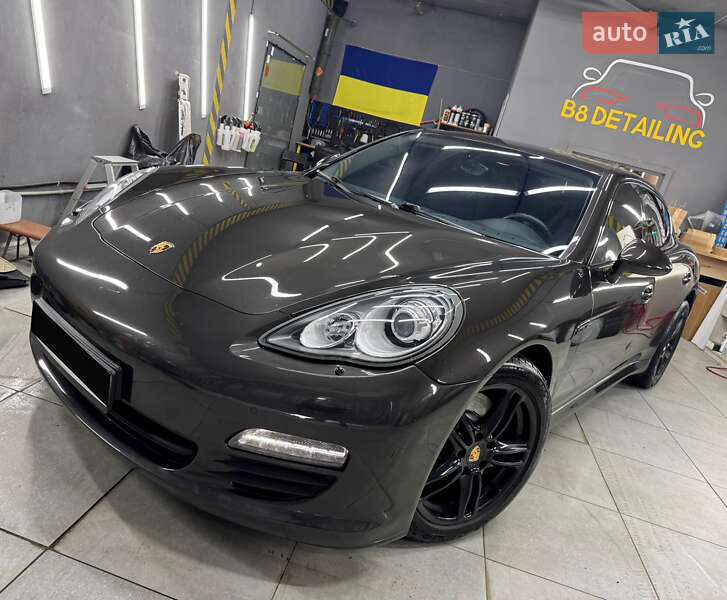 Фастбек Porsche Panamera 2012 в Києві