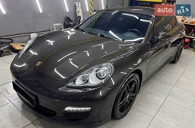 Фастбек Porsche Panamera 2012 в Києві