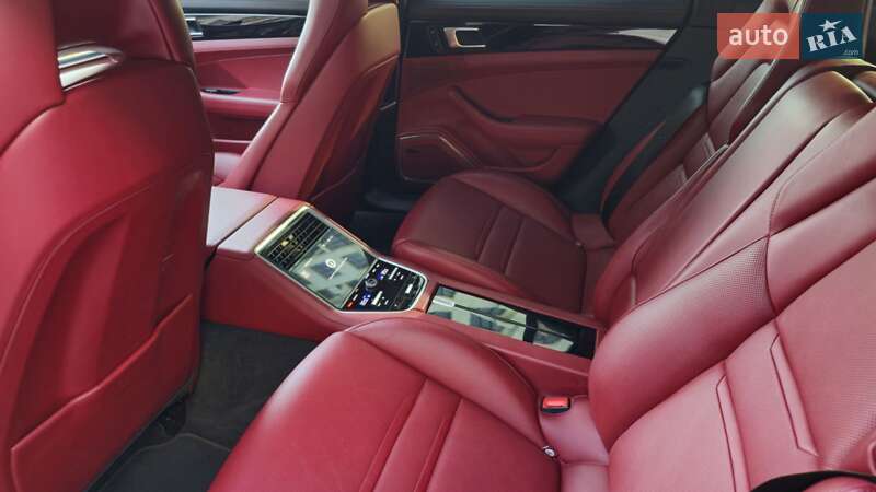 Фастбэк Porsche Panamera 2017 в Киеве фото 27 Фастбэк Porsche Panamera 2017 в Киеве