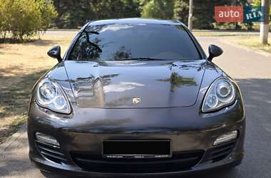 Фастбэк Porsche Panamera 2012 в 