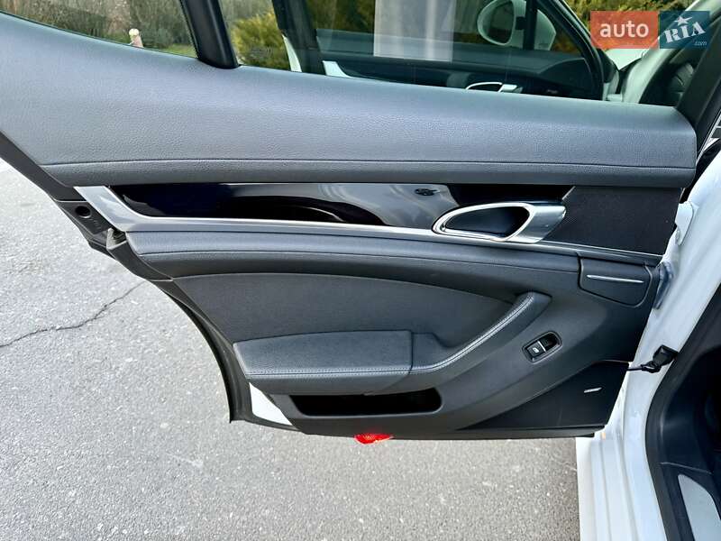 Фастбэк Porsche Panamera 2013 в Одессе фото 93 Фастбэк Porsche Panamera 2013 в Одессе