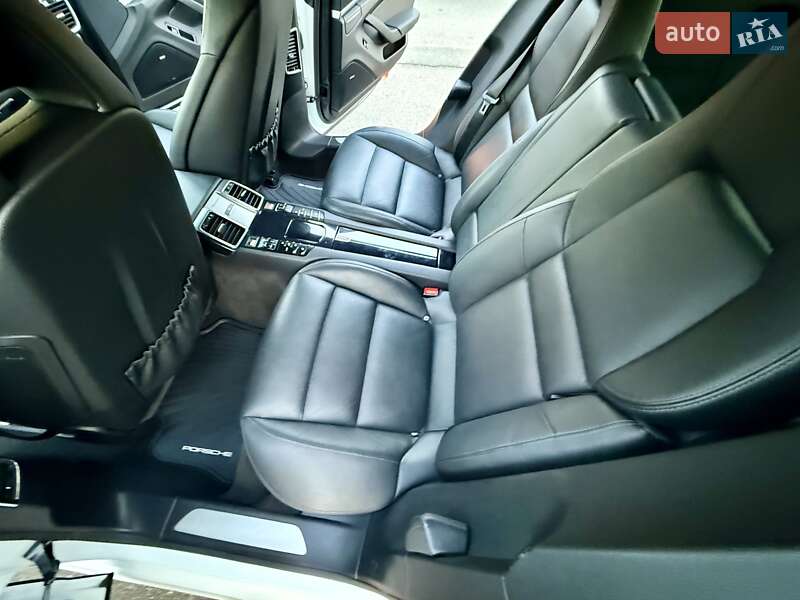 Фастбэк Porsche Panamera 2013 в Одессе фото 100 Фастбэк Porsche Panamera 2013 в Одессе