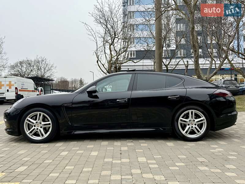 Фастбэк Porsche Panamera 2011 в Одессе