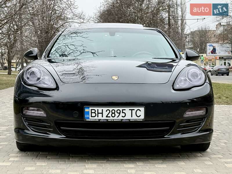 Фастбэк Porsche Panamera 2011 в Одессе