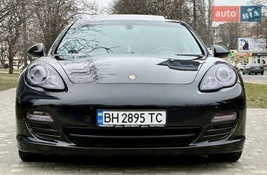 Фастбэк Porsche Panamera 2011 в Одессе