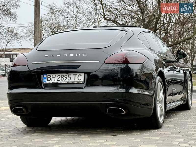 Фастбэк Porsche Panamera 2011 в Одессе