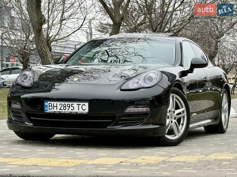 Фастбэк Porsche Panamera 2011 в Одессе