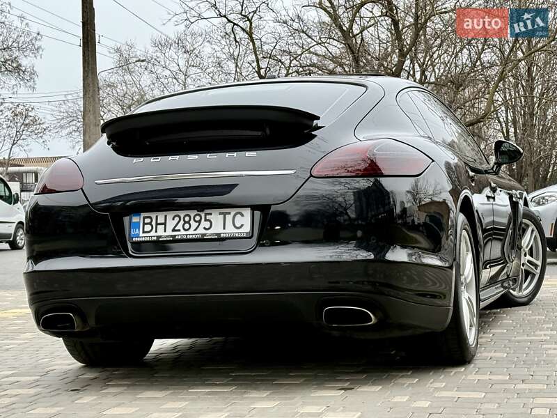 Фастбэк Porsche Panamera 2011 в Одессе