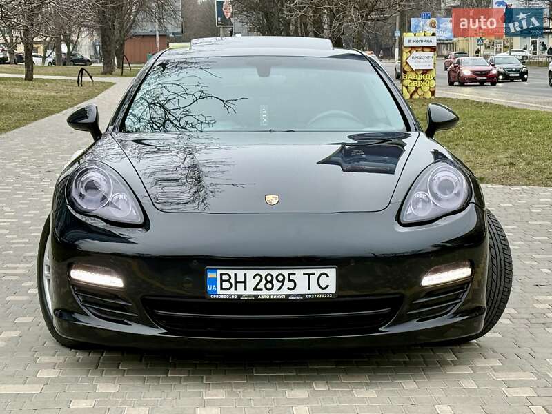 Фастбэк Porsche Panamera 2011 в Одессе