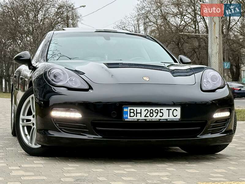 Фастбэк Porsche Panamera 2011 в Одессе