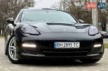 Фастбэк Porsche Panamera 2011 в Одессе