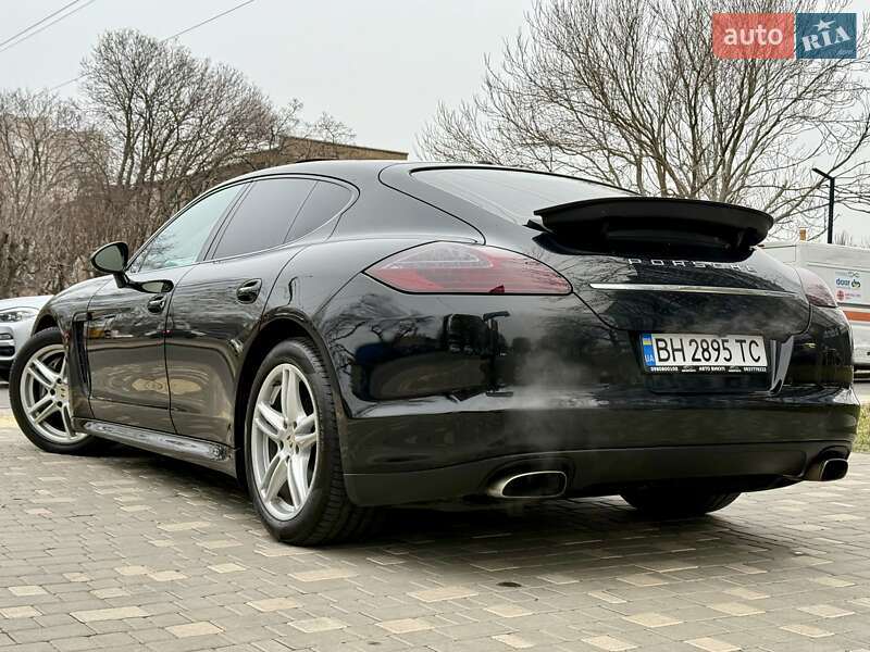 Фастбэк Porsche Panamera 2011 в Одессе