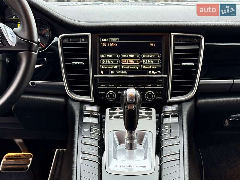 Фастбэк Porsche Panamera 2011 в Одессе