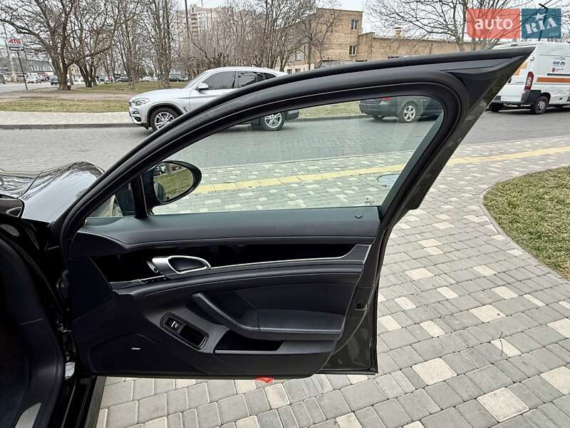 Фастбэк Porsche Panamera 2011 в Одессе