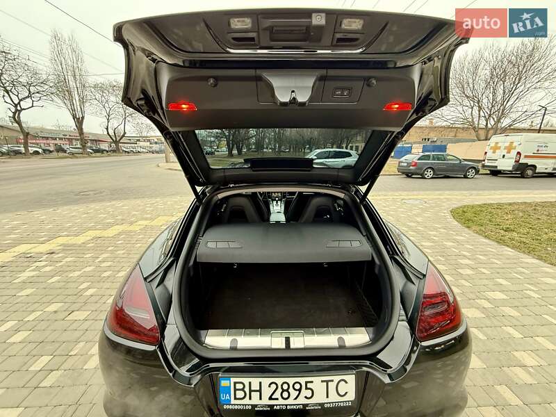 Фастбэк Porsche Panamera 2011 в Одессе