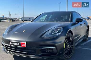 Фастбек Porsche Panamera 2017 в Львові